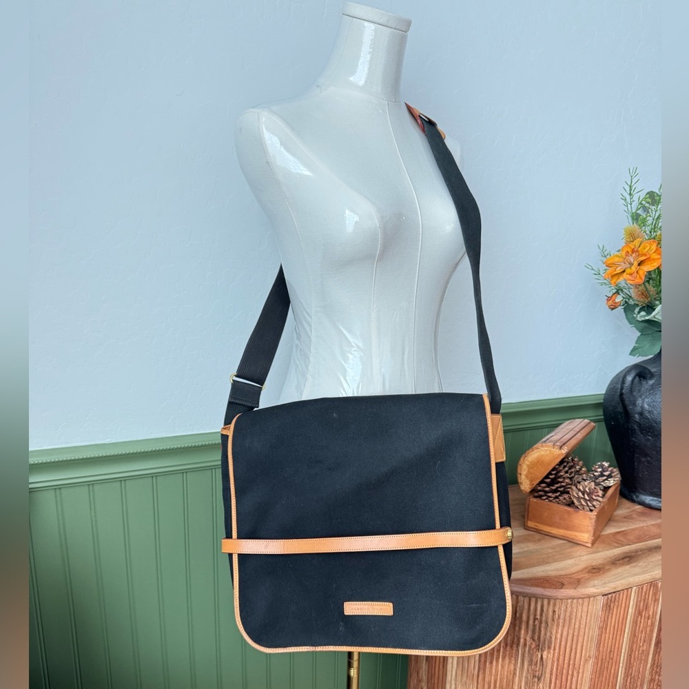 Vintage Dooney & Bourke Messenger’s crossbody bag in Black Canvas/leather VGUC